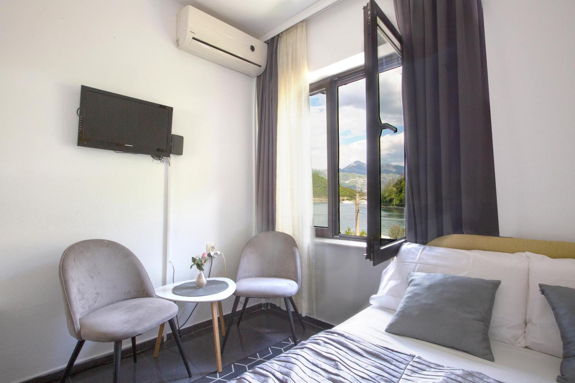 Apartments Maxhit Tivat Exterior foto