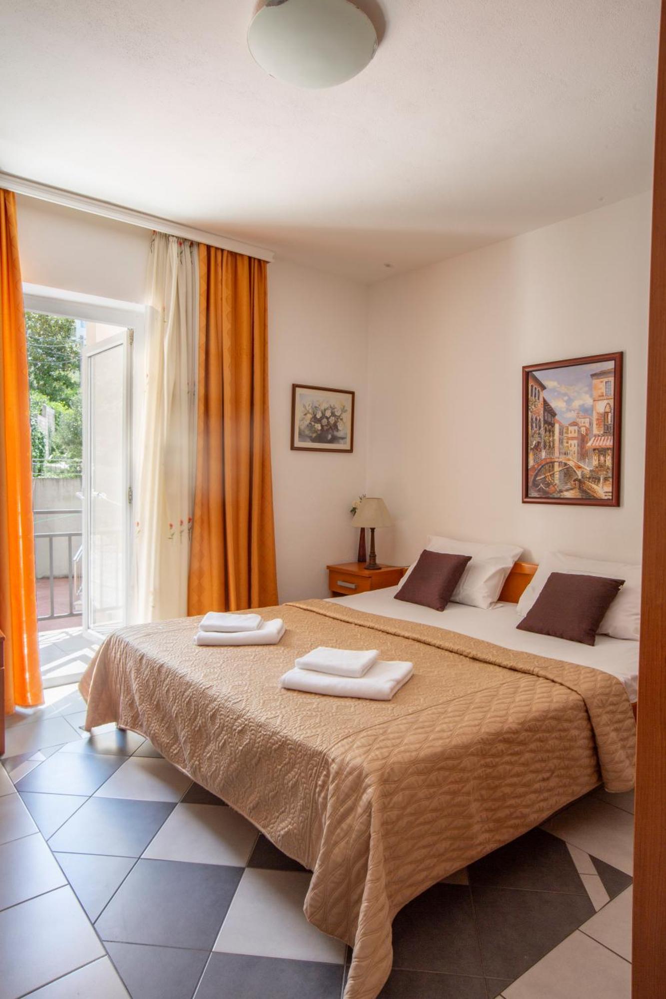 Apartments Maxhit Tivat Exterior foto