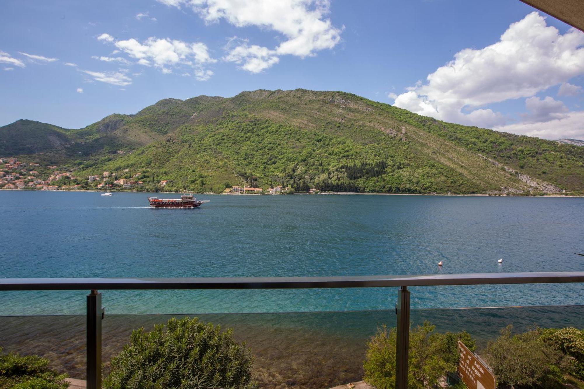 Apartments Maxhit Tivat Exterior foto