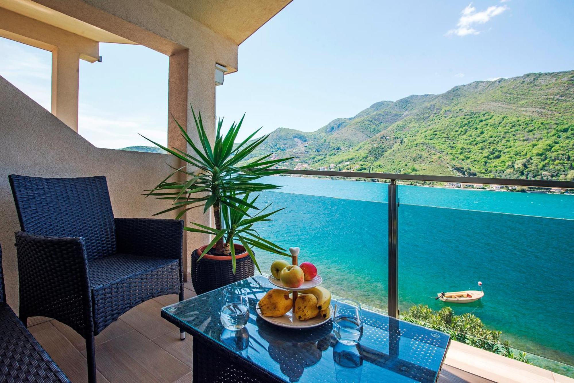 Apartments Maxhit Tivat Exterior foto
